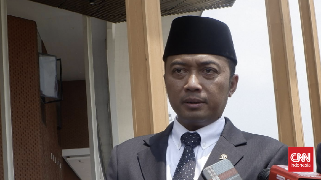 Menteri Sekretaris Negara Prasetyo Hadi menanggapi demonstrasi yang beberapa hari terakhir digelar di depan Gedung DPR hingga berujung bentrok.