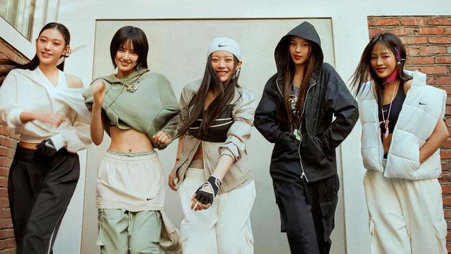 NewJeans Tampil Sporty dalam Pemotretan Terbaru Bersama VOGUE Korea untuk Edisi November