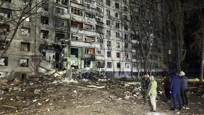 Rusia Kerahkan 110 Ribu Tentara Dekati Ukraina Timur Rusia diklaim mengerahkan 110 ribu tentara mendekati Pokrovsk, sebuah kota strategis di Ukraina timur.