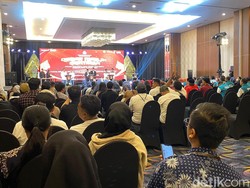 Puluhan Balon Tepuk Pendukung Paslon di Debat Perdana Jogja Disita KPU