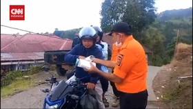 VIDEO: Gunung Marapi Erupsi, BPBD Bagi-bagi Masker