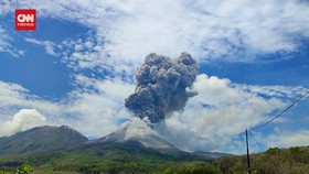 VIDEO: 4 Bandara Tutup, Ribuan Mengungsi Imbas Erupsi Gunung Lewotobi