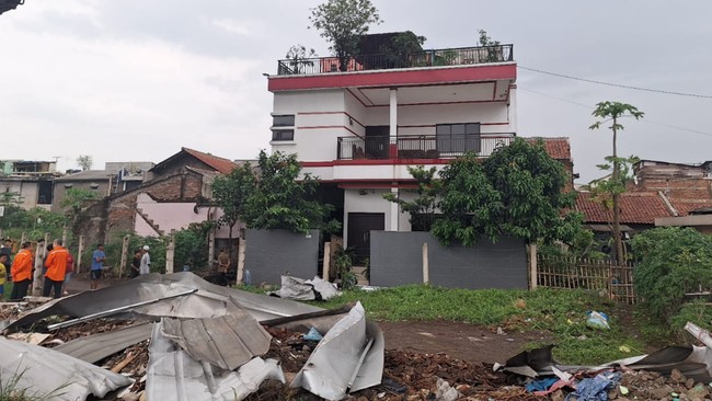 PT Kereta Cepat Indonesia China (KCIC) menyampaikan permohonan maafnya atas tertahannya sejumlah perjalanan Whoosh.