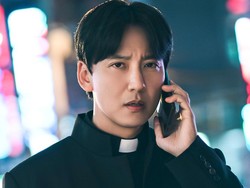 Alami Penurunan, Segini Rating Drakor Kim Nam Gil 'The Fiery Priest 2' Episode Kedua
