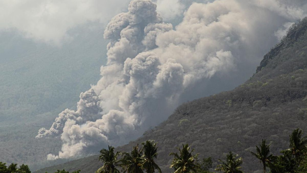 Gunung Lewotobi Laki-Laki di NTT Erupsi 11 Kali Sabtu Ini