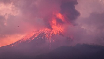  Gunung Lewotobi Laki-Laki Kembali Erupsi Sabtu Pagi