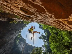 Kong Collapse, Gua Indah di Vietnam Impian Pecinta Wisata Ekstrem