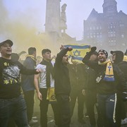 Kronologi Suporter Sepak Bola Israel Bikin Ricuh hingga Bentrok di Belanda: Cabut-Bakar Bendera Palestina