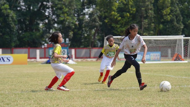 Peserta Milklife Soccer Challenge Jakarta Seri 2 mengalami peningkatan tajam. Hal ini jadi sinyal bagus untuk sepak bola putri Indonesia.