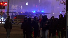 VIDEO: Bentrok Fan Sepak Bola Israel-Pro Palestina Pecah di Amsterdam