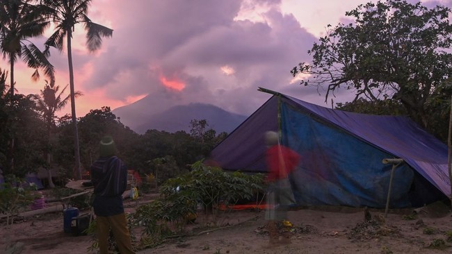 Palang Merah Indonesia (PMI) telah mengirimkan support untuk para korban erupsi Gunung Lewotobi Laki-laki di Flores, Nusa Tenggara Timur (NTT).