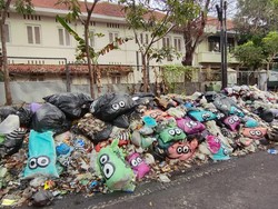 Sentilan buat Jogja: Terbuat dari Rindu dan Sampah Bau