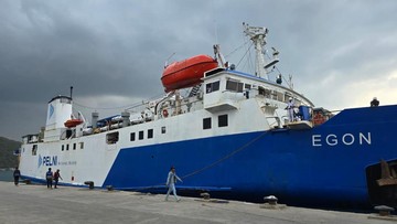 Bandara Labuan Bajo Tutup, Wisatawan Dievakuasi ke Lombok Pakai Kapal