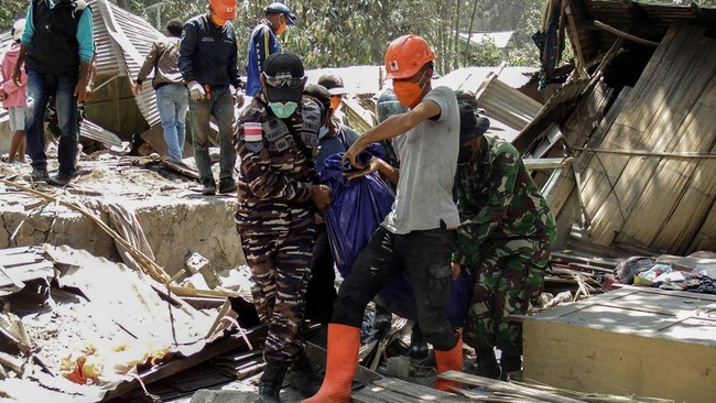 Pemerintah bakal membangun 2.700 unit rumah bagi penduduk nan terdampak letusan Gunung Lewotobi Laki-Laki, NTT. Dijanjikan selesai 5,5 bulan.