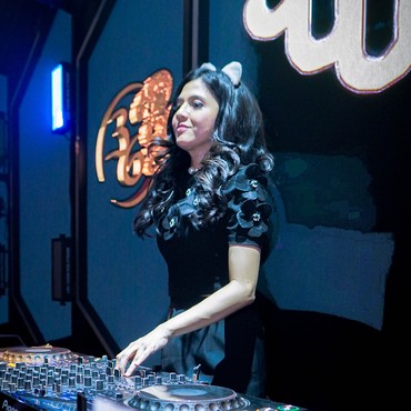 Viral Disawer Rp100 Juta, DJ Una Ungkap Saweran Unik yang Bikin Terkesan