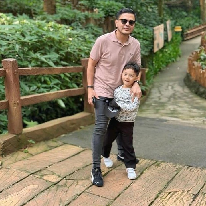 <p>Dalam sebuah potret, terlihat Haldy Sabry melakukan kegiatan <em>outdoor</em> bersama dengan Air Rumi. <em>"The boys,"</em> tulisnya sebagai keterangan foto unggahannya. (Foto: Instagram: @_irishbella_)</p>