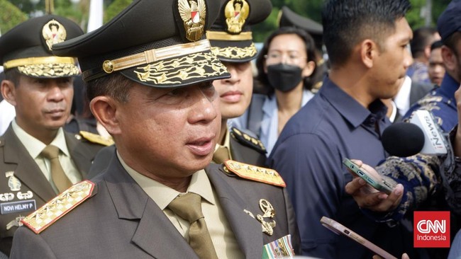 Panglima TNI Jenderal Agus Subiyanto menunjuk Brigjen Kristomei Sianturi jadi Kepala Pusat Penerangan (Kapuspen) TNI menggantikan Mayjen Hariyanto.