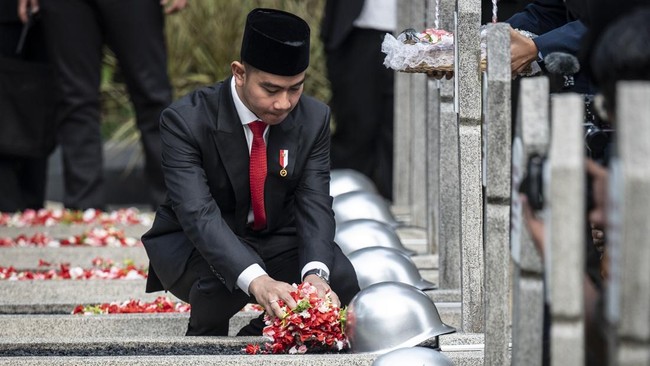 FOTO: Wapres Gibran Pimpin Upacara Ziarah Nasional Hari Pahlawan