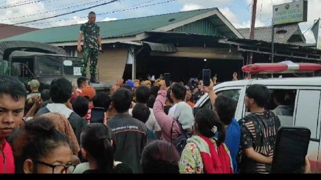 Kapendam I Bukit Barisan Kolonel Dody Yudha mengatakan puluhan prajurit yang terlibat penyerangan diperiksa di Pomdam I Bukit Barisan.