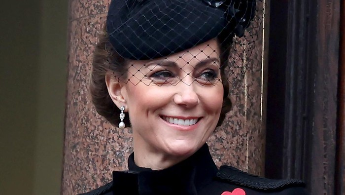 LONDON, ENGLAND - NOVEMBER 10: Catherine, Princess of Wales stands from the balcony during the National Service of Remembrance at The Cenotaph on November 10, 2024 in London, England. Each year members of the British Royal Family join politicians, veterans and members of the public to remember those who have died in combat. (Photo by Chris Jackson/Getty Images)