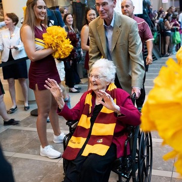 5 Rahasia Panjang Umur Perempuan Berusia 106 Tahun yang Masih Aktif Bekerja-Hobi Nonton Basket