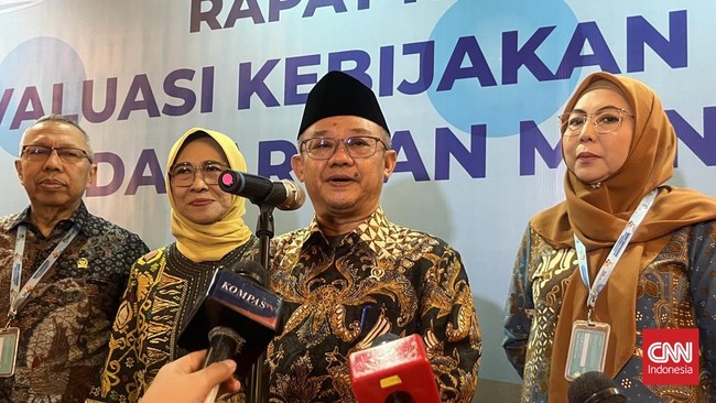 Menteri Pendidikan Dasar dan Menengah Abdul Mu'ti resmi menerapkan sistem SPMB pada tahun ini, menggantikan sistem PPDB dalam penerimaan murid sekolah.
