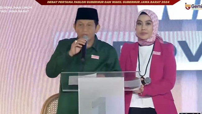 Cawagub Jawa Barat nomor urut 1, Gitalis Dwi Natarina alias Gita KDI berjanji akan membangun 5.000 lapangan olahraga jika terpilih di Pilgub Jabar 2024.