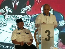 Video: Tutup Debat, Syaikhu-Ilham Pamer Gestur Jabar Terbang