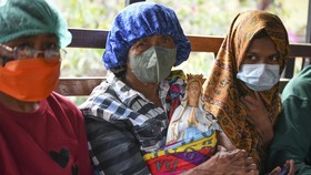 FOTO: Evakuasi Warga Terdampak Erupsi Gunung Lewotobi