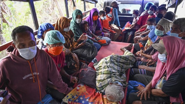 Pemerintah menyiapkan dana tunggu hunian Rp500.000 per bulan selama enam bulan bagi warga yang rumahnya rusak berat.