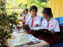 Dampak Erupsi Gunung Lewotobi Meluas: Sekolah di Sikka Belajar Online