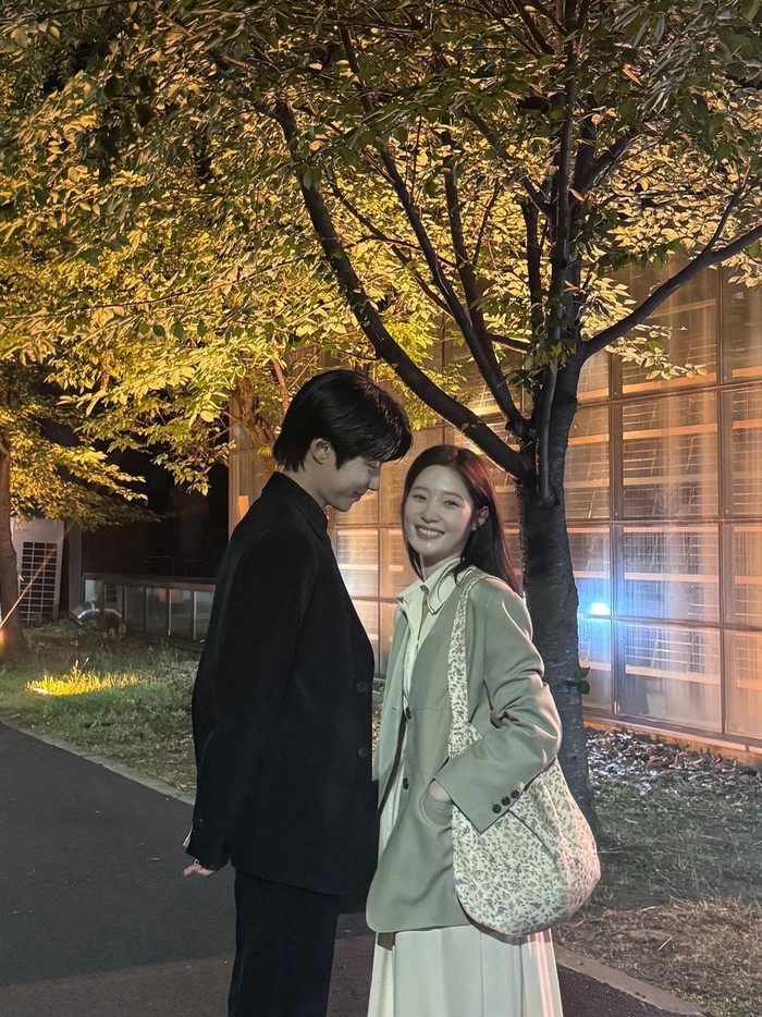 Banyak penggemar juga memuji chemistry keduanya yang tampak natural dan menggemaskan./ Foto: instagram.com/j_chaeyeoni