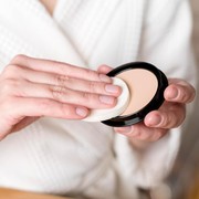 Jangan Salah Pilih, Ketahui 4 Jenis Bedak Berdasarkan Fungsinya