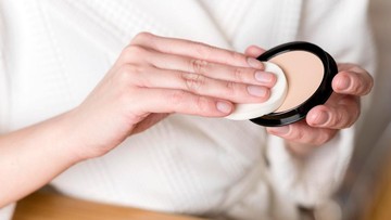 Bedak yang Tepat untuk Setiap Kebutuhan: Kenali 4 Jenisnya Agar Tak Salah Pilih!