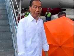Balik ke Solo, Jokowi Naik Pesawat Batik Air