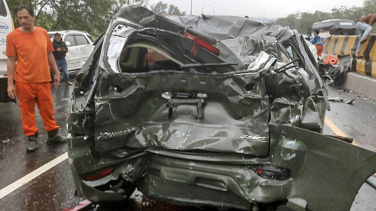 8 Kendaraan Terlibat Kecelakaan Beruntun di Tol JORR KM 47 Arah Cakung