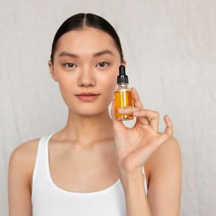 Kesalahan memakai serum vitamin C/ Foto: Freepik.com/freepik