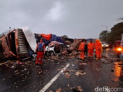 Video Jumlah Korban Kecelakaan di Cipularang: 1 Orang Tewas, 22 Orang Luka