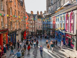 Edinburgh yang Digilai Turis Itu Mulai Terganggu Overtourism