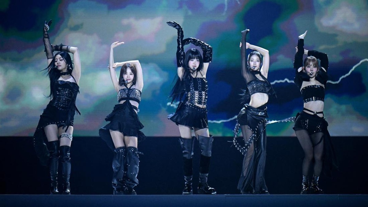 FOTO: Solo Stage LE SSERAFIM di MTV Europe Music Awards 2024