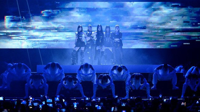 FOTO: Solo Stage LE SSERAFIM di MTV Europe Music Awards 2024