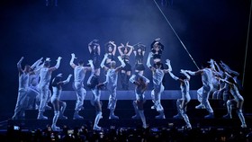 FOTO: Solo Stage LE SSERAFIM di MTV Europe Music Awards 2024