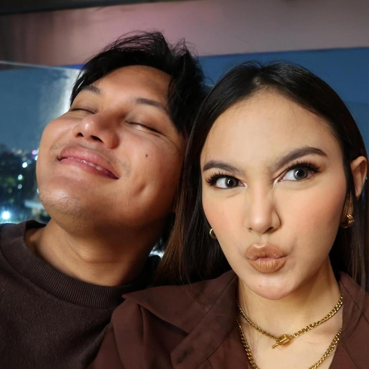 <p>Mahalini Raharja dan Rizky Febian adalah pasangan musisi yang menikah pada 7 Mei 2023. Lantaran memiliki jadwal yang padat, keduanya baru dapat meluangkan waktu untuk makan malam bersama. "Akhirnya setelah 2 taon yang lalu terakhir <em>dinner</em> ala-ala inii," tulis Mahalini, dikutip dari laman Instagram @mahaliniraharja, Senin (11/11/2024). (Foto: Instagram@mahaliniraharja)</p>