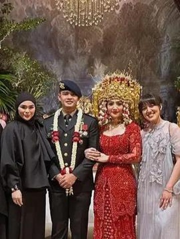 img-title Gaya Para Artis di Pernikahan Febby Rastanty yang Bikin Terpukau!