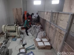 Tumpukan Dus Air Mineral Jadi Kamuflase Pabrik Pil Setan Tasikmalaya