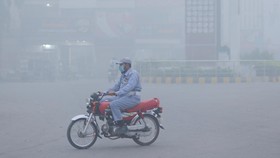 Polusi Udara Parah, Pakistan Tutup Sekolah-Operasional Toko Dibatasi