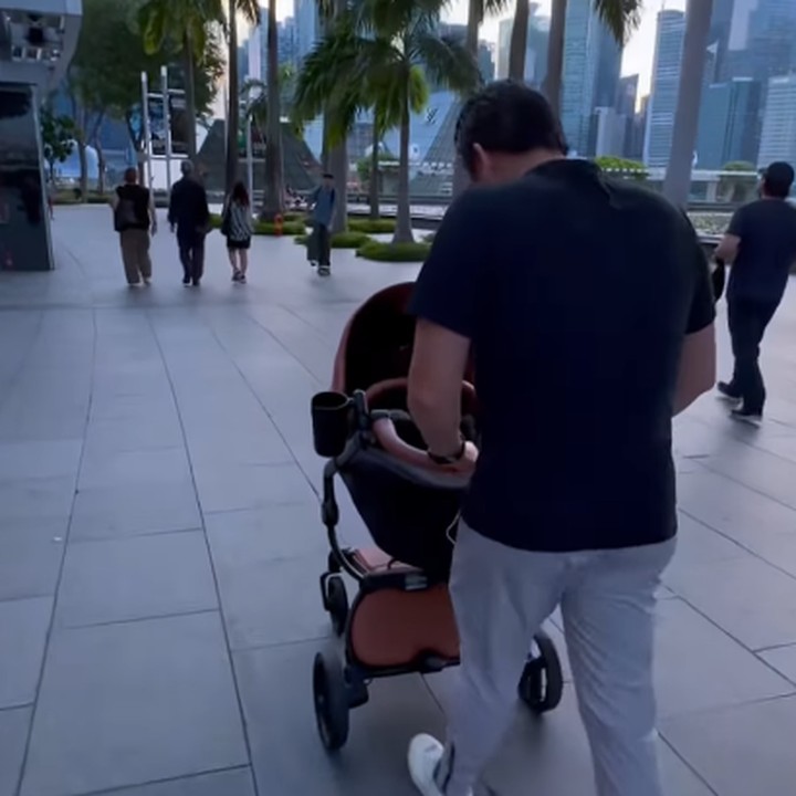 <p>Dalam kolom caption, Syahrini mengungkap bahwa selama tiga bulan ini cintanya untuk sang putri terus tumbuh semakin besar. Tidak hanya itu, ia dan suami pun sama-sama belajar menjadi orang tua yang baik. (Foto: Instagram: @princessyahrini)</p>