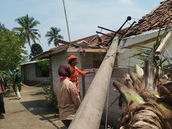 BPBD Catat 56 Rumah di Jonggol Bogor Rusak Akibat Angin Kencang
