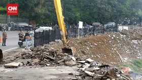 VIDEO: Warpat Puncak Dibongkar Satpol PP, PKL Direlokasi