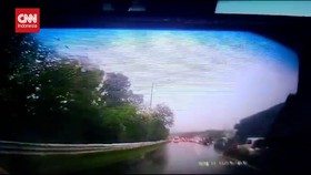 VIDEO: Momen Tabrakan Beruntun di Tol Cipularang, 1 tewas